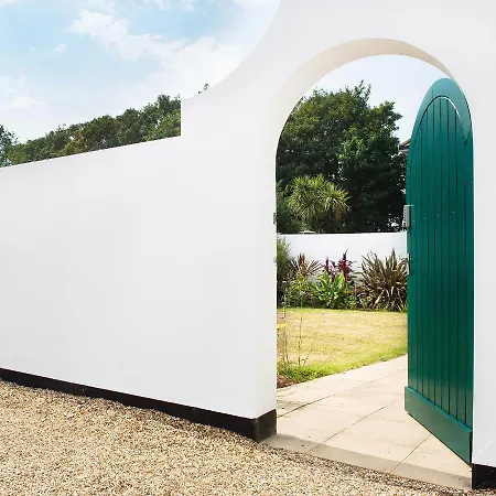 Art Deco Coastal Apartment With Private Garden Broadstairs Exterior photo