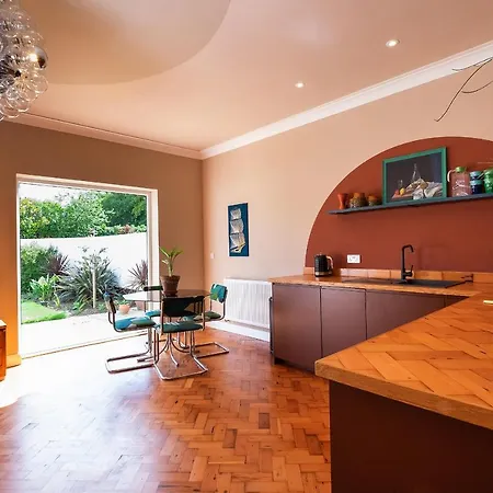 Art Deco Coastal Apartment With Private Garden Broadstairs Exterior photo