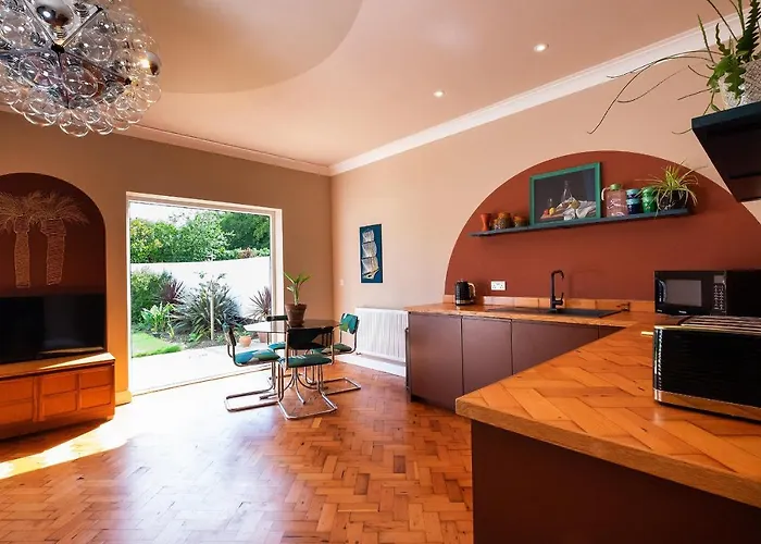 Art Deco Coastal Apartment With Private Garden