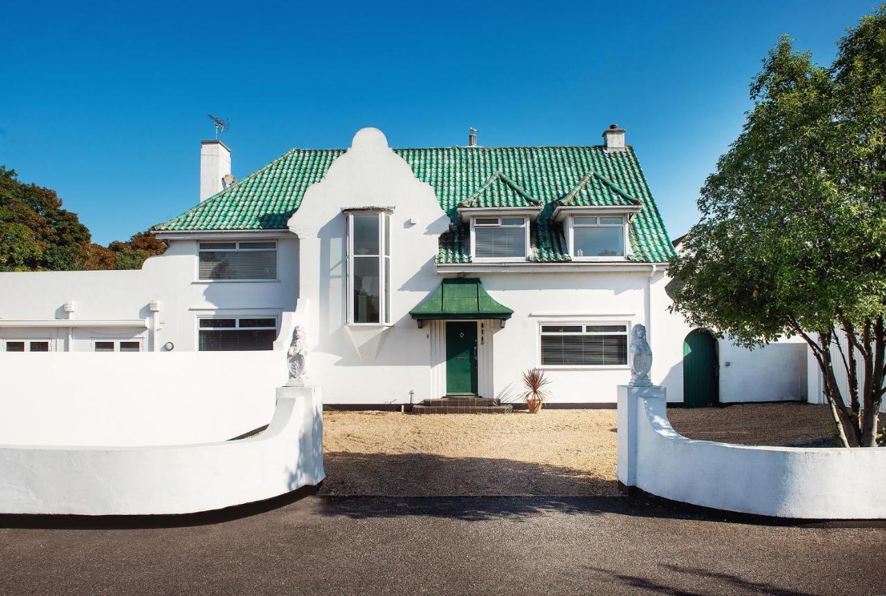 Art Deco Coastal With Private Garden *
