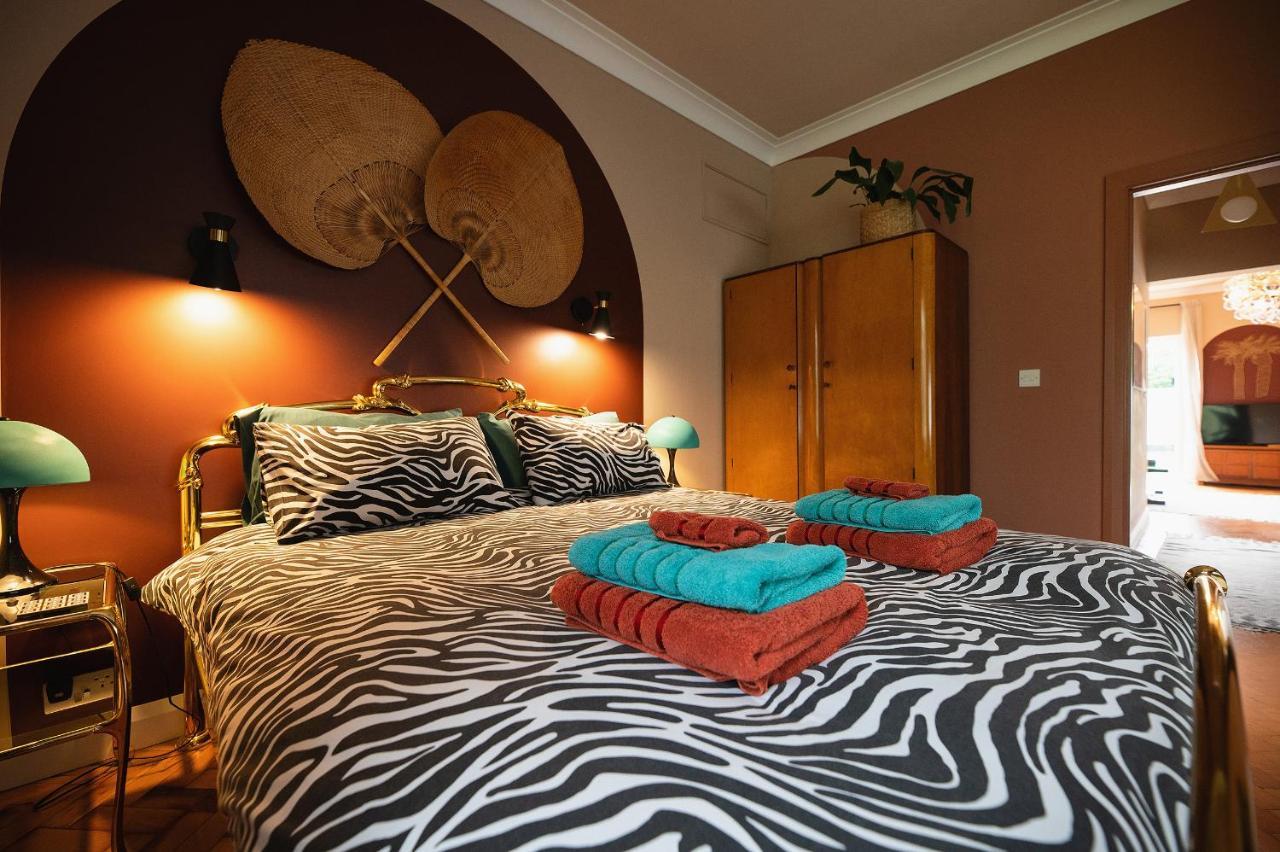 Art Deco Coastal With Private Garden Holiday home *